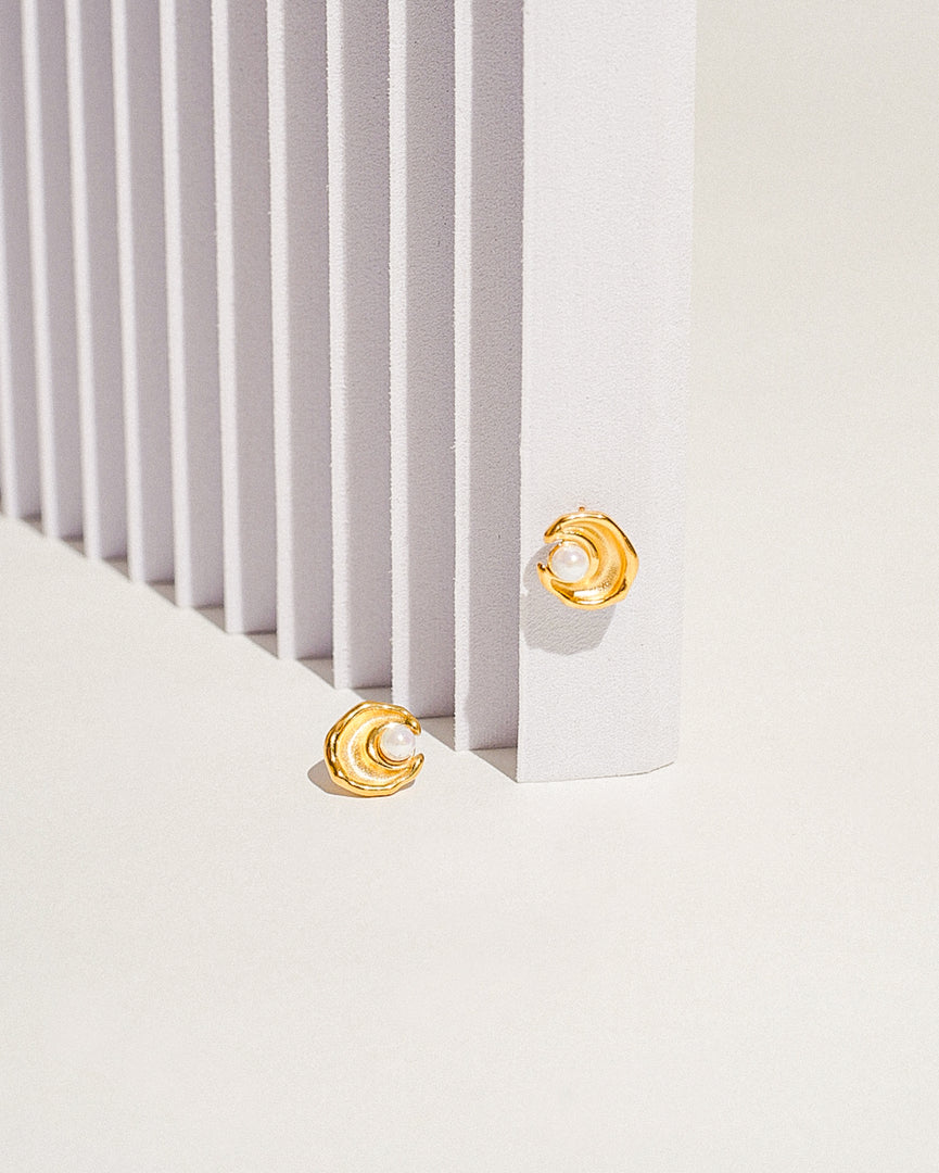 Paru Studs