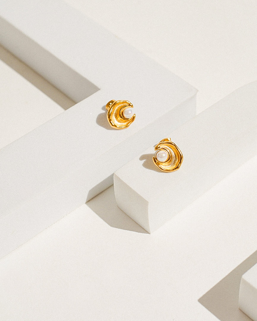 Paru Studs