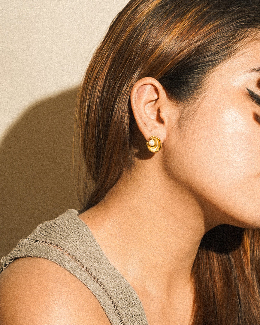 Paru Studs