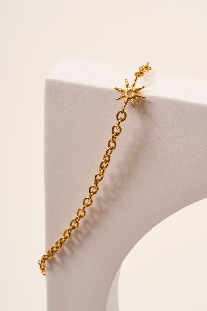 Araw Choker