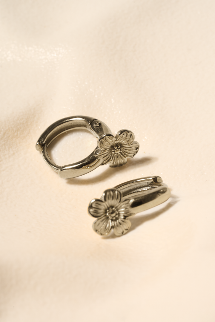Flores Huggie (Silver)