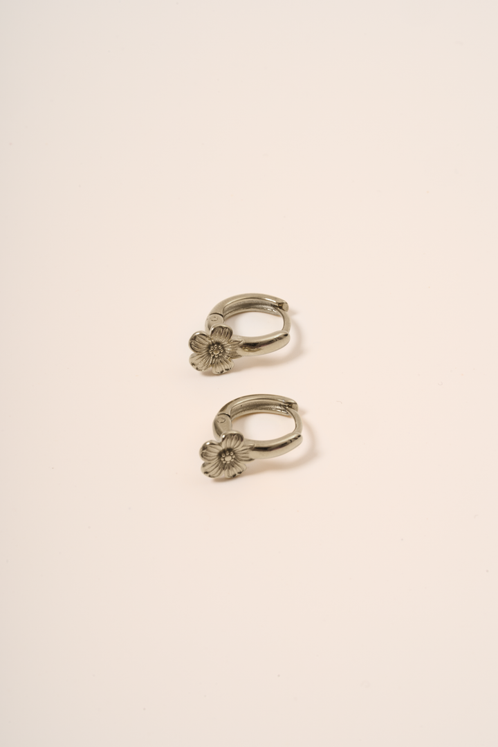 Flores Huggie (Silver)