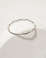 Load image into Gallery viewer, Ondas Bangle (Silver)